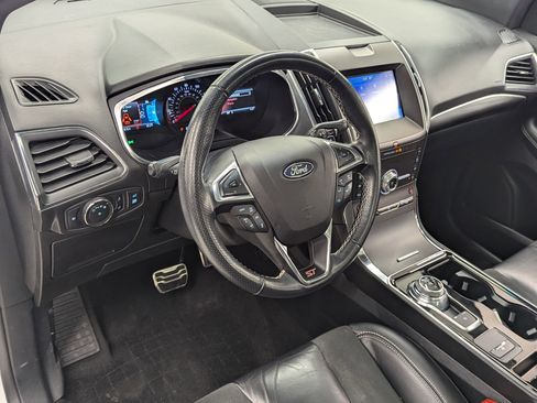 Used 2020 Ford Edge ST image 3