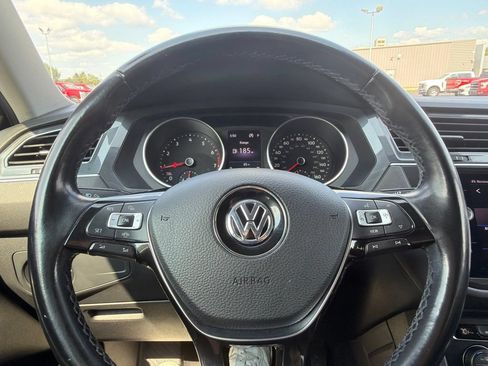 Used 2019 Volkswagen Tiguan SE w/ 3rd Row Seat Package AWD/4WD image 16