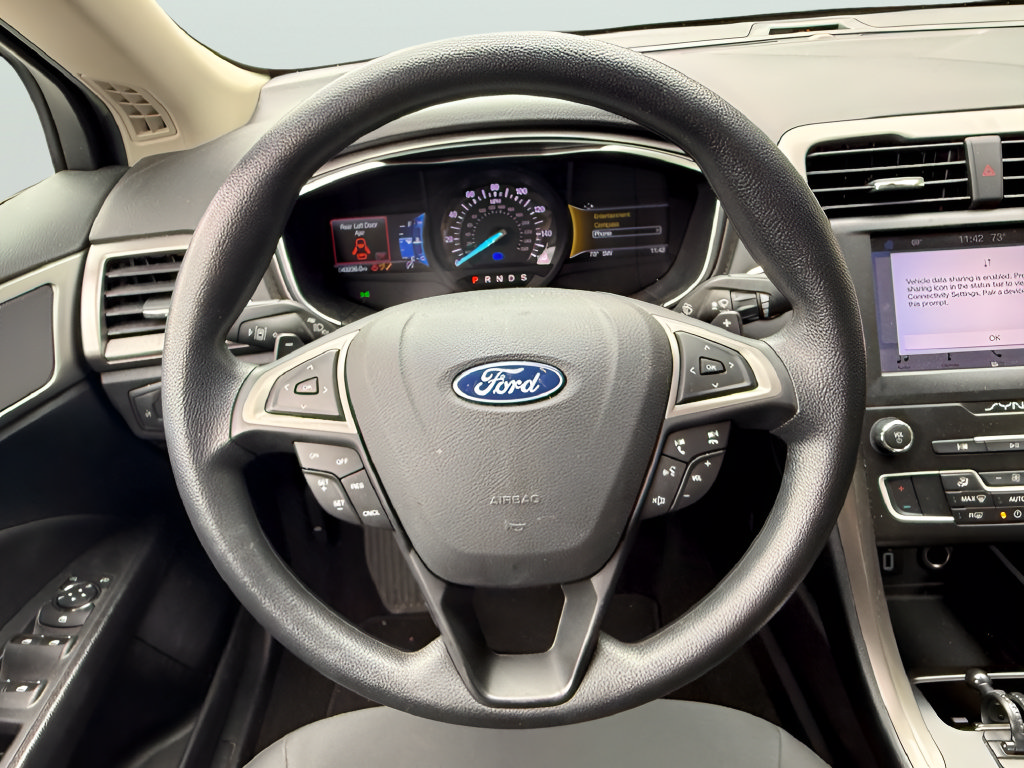 Used 2019 Ford Fusion SE FWD image 11