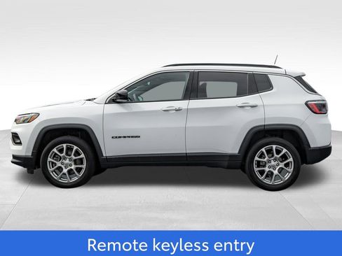 Used 2023 Jeep Compass Latitude AWD/4WD image 4