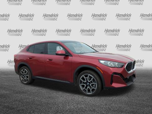 Used 2025 BMW X2 xDrive28i image 2