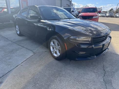 Used 2022 Dodge Charger SXT image 4