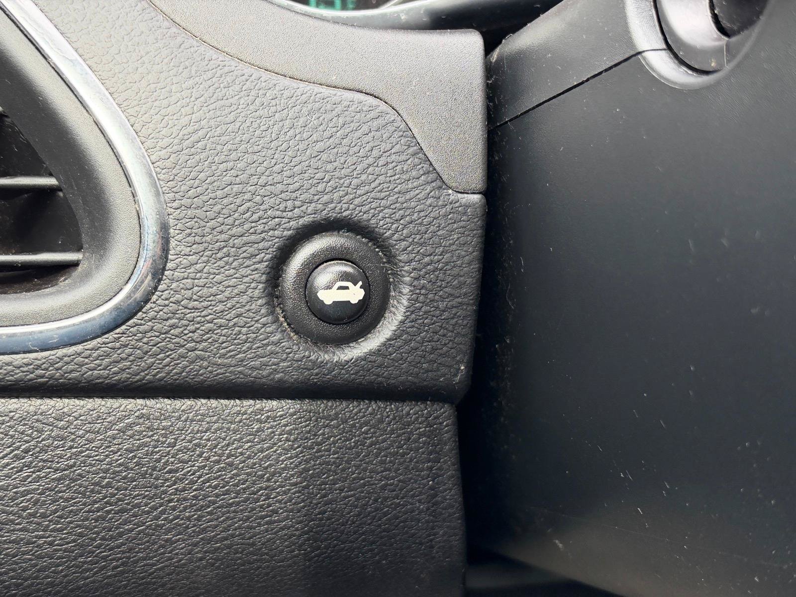 Used 2012 Chrysler 200 Touring FWD image 12