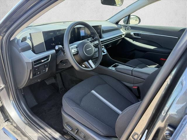Used 2025 Hyundai Sonata SEL FWD image 10