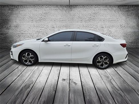 Used 2021 Kia Forte LXS image 2