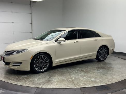 Used 2014 Lincoln MKZ image 4