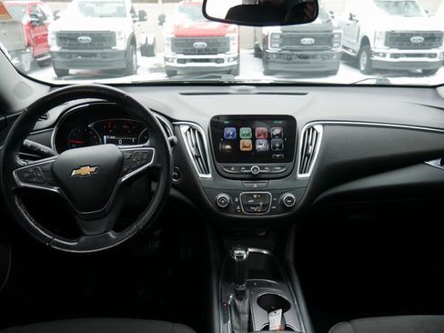 Used 2018 Chevrolet Malibu LT image 4