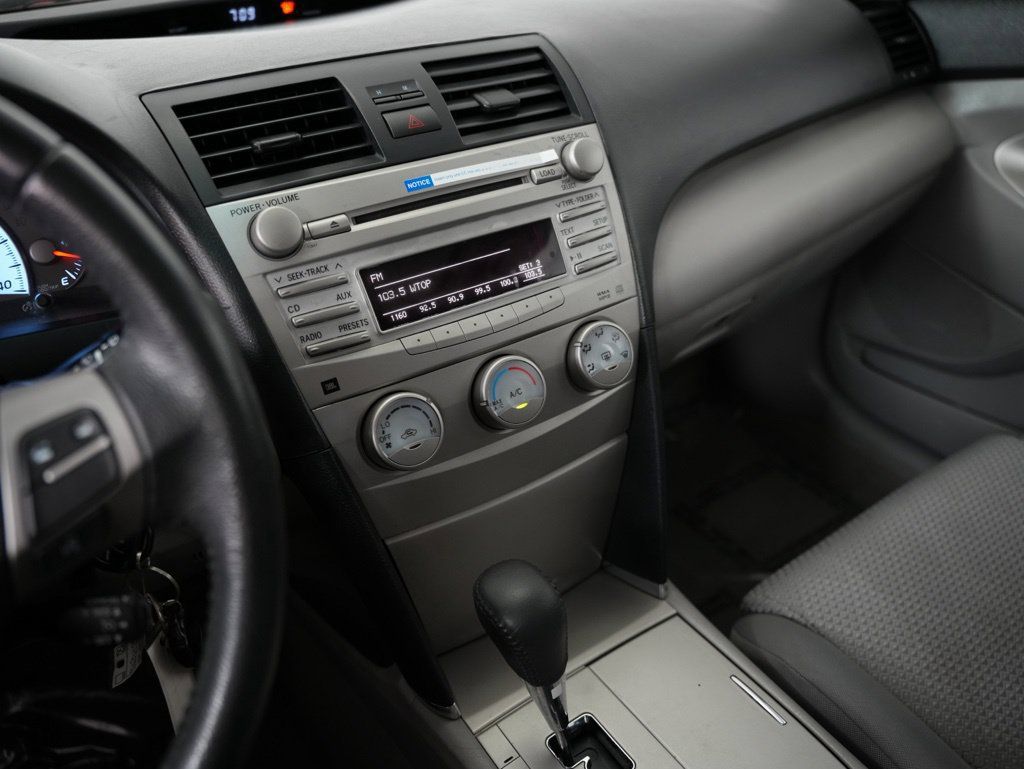 Used 2011 Toyota Camry SE w/ SE Extra-Value Pkg #1 FWD image 18
