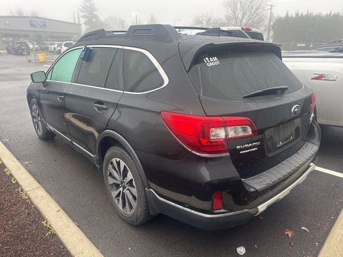 Used 2017 Subaru Outback 2.5i Limited image 2