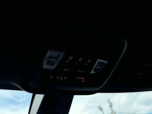 Used 2023 Chevrolet Traverse High Country AWD/4WD image 32