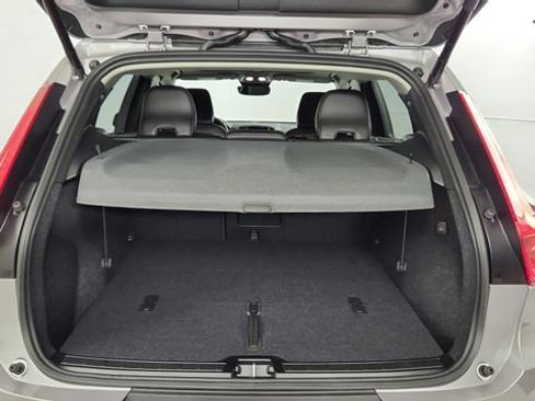 Certified 2026 Volvo XC40 B5 Plus w/ Climate Package AWD/4WD image 38