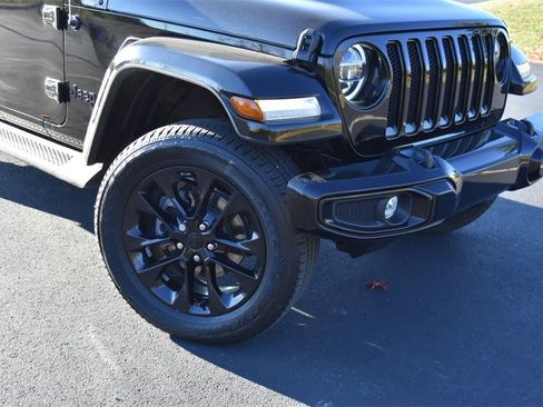 Used 2022 Jeep Wrangler Unlimited Sahara image 3