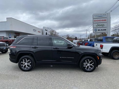 Used 2023 Jeep Grand Cherokee Limited image 2