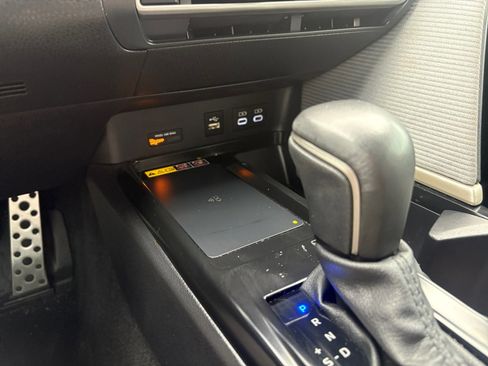 Used 2025 Toyota Camry SE image 23