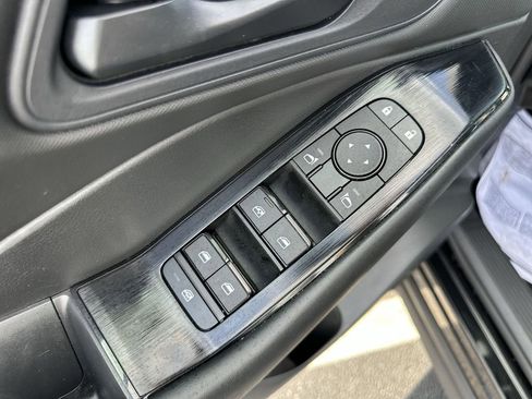 Used 2025 Nissan Rogue S AWD/4WD image 19