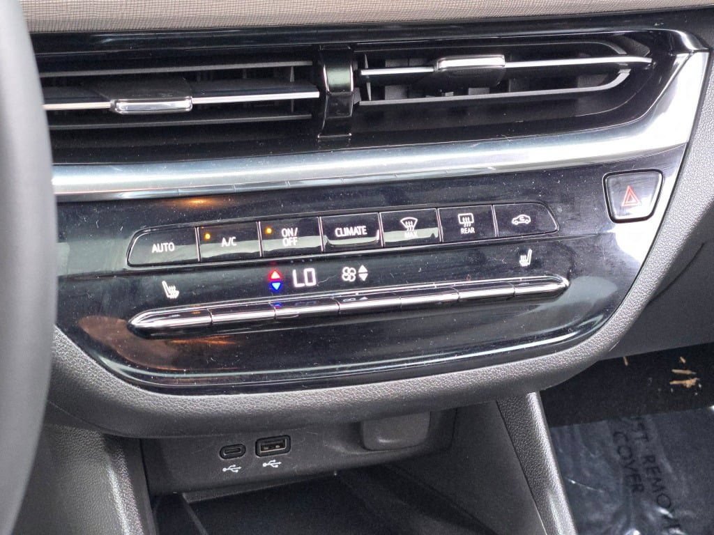 Used 2024 Buick Envista Avenir FWD image 28