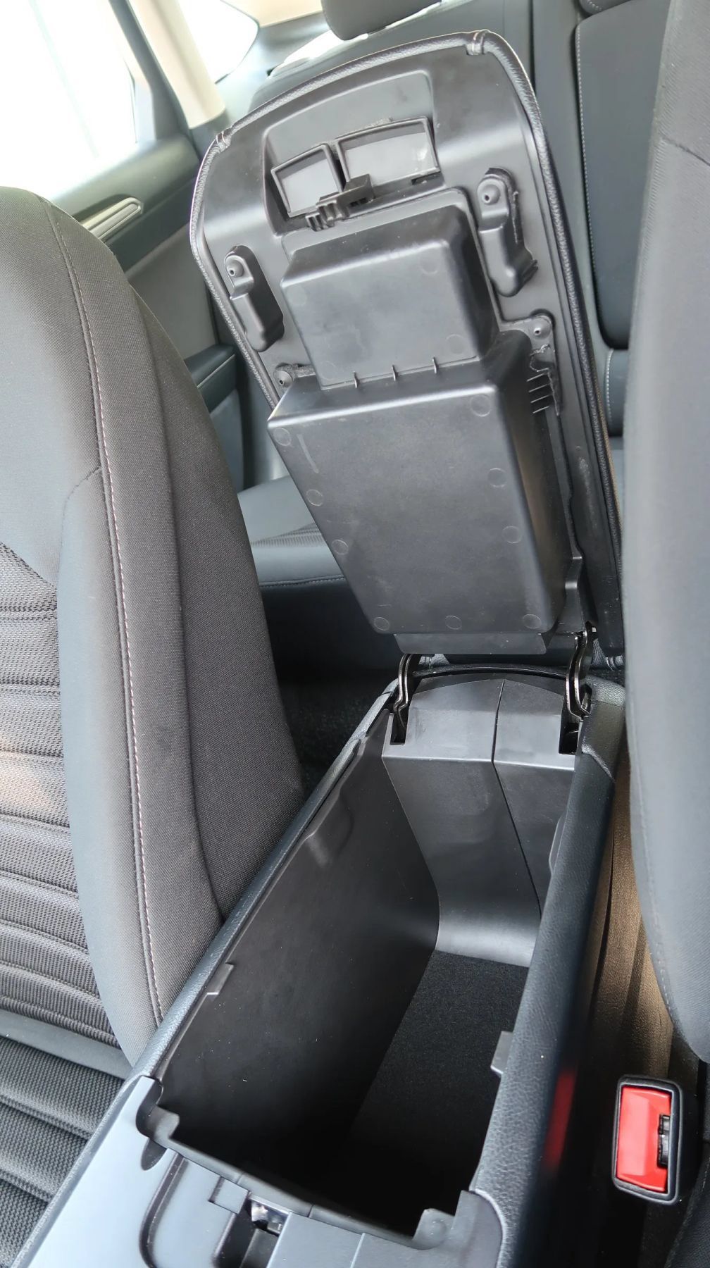 Used 2019 Ford Fusion SE FWD image 30