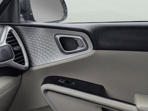 Certified 2022 Kia Soul LX image 21