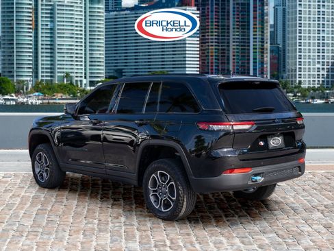 Used 2023 Jeep Grand Cherokee Trailhawk w/ Luxury Tech Group III image 7