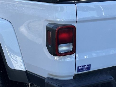 Used 2022 Jeep Gladiator Overland w/ Popular Equipment Package image 5