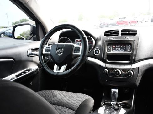 Used 2019 Dodge Journey SE w/ Connectivity Group FWD image 18