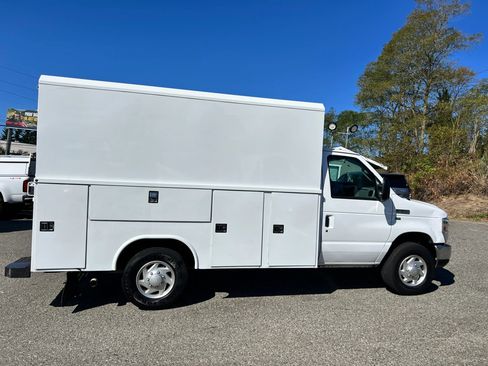 Used 2016 Ford E-350 and Econoline 350 Super Duty image 9
