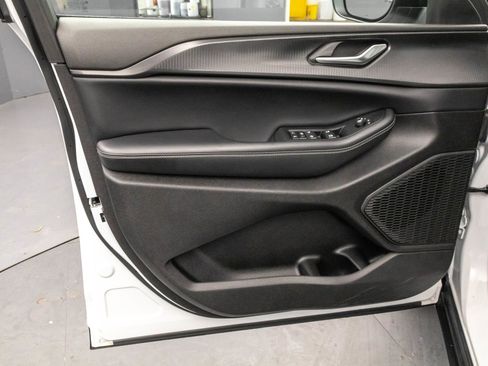 Used 2023 Jeep Grand Cherokee Laredo X image 29