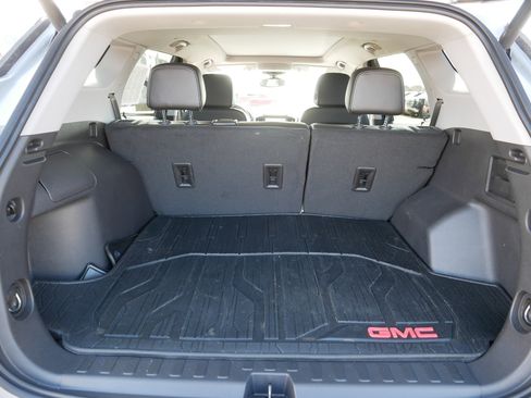 Used 2024 GMC Terrain SLT w/ Infotainment Package II image 18