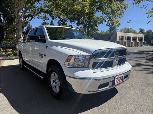 Used 2020 RAM 1500 Classic SLT w/ Luxury Group AWD/4WD image 7