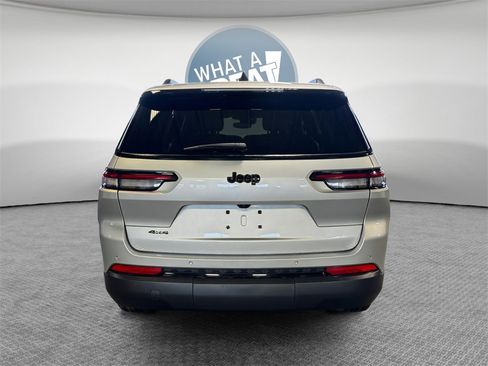 Used 2023 Jeep Grand Cherokee L Altitude image 5