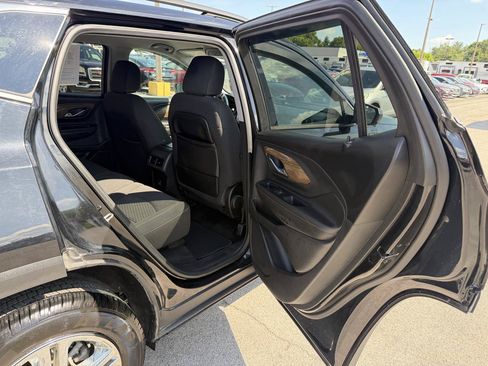 Used 2020 GMC Terrain SLE w/ Driver Convenience Package FWD image 10