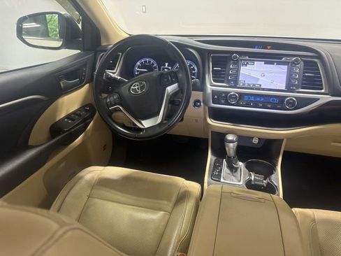 Used 2016 Toyota Highlander Limited FWD image 22