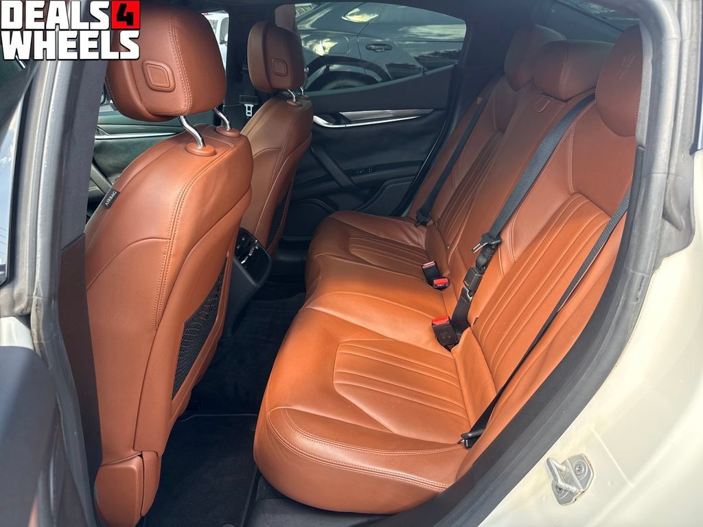 Used 2015 Maserati Ghibli RWD image 29