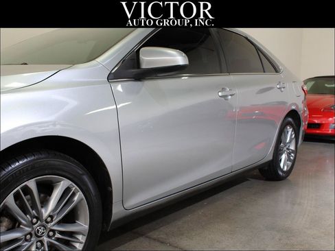 Used 2017 Toyota Camry SE FWD image 6
