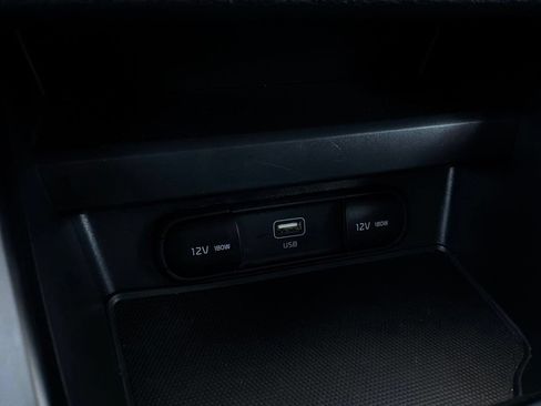 Used 2025 Kia Soul LX w/ LX Technology Package FWD image 25