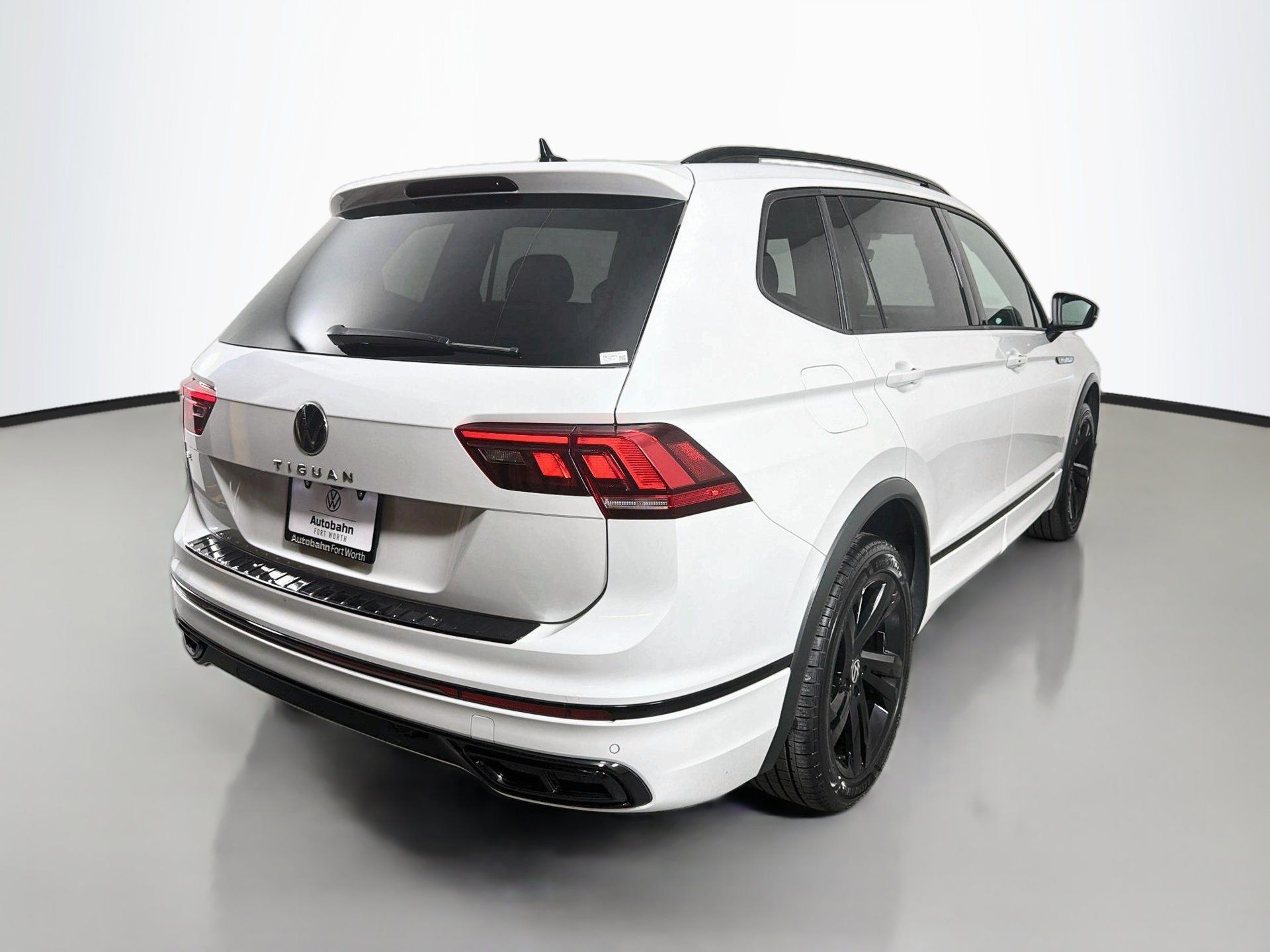 Used 2023 Volkswagen Tiguan SE R-Line FWD image 5