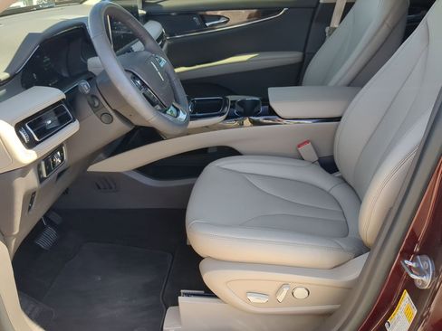 Used 2023 Lincoln Nautilus AWD w/ Premium Package image 11