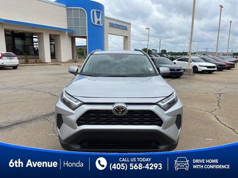 Used 2025 Toyota RAV4 XLE AWD/4WD image 2