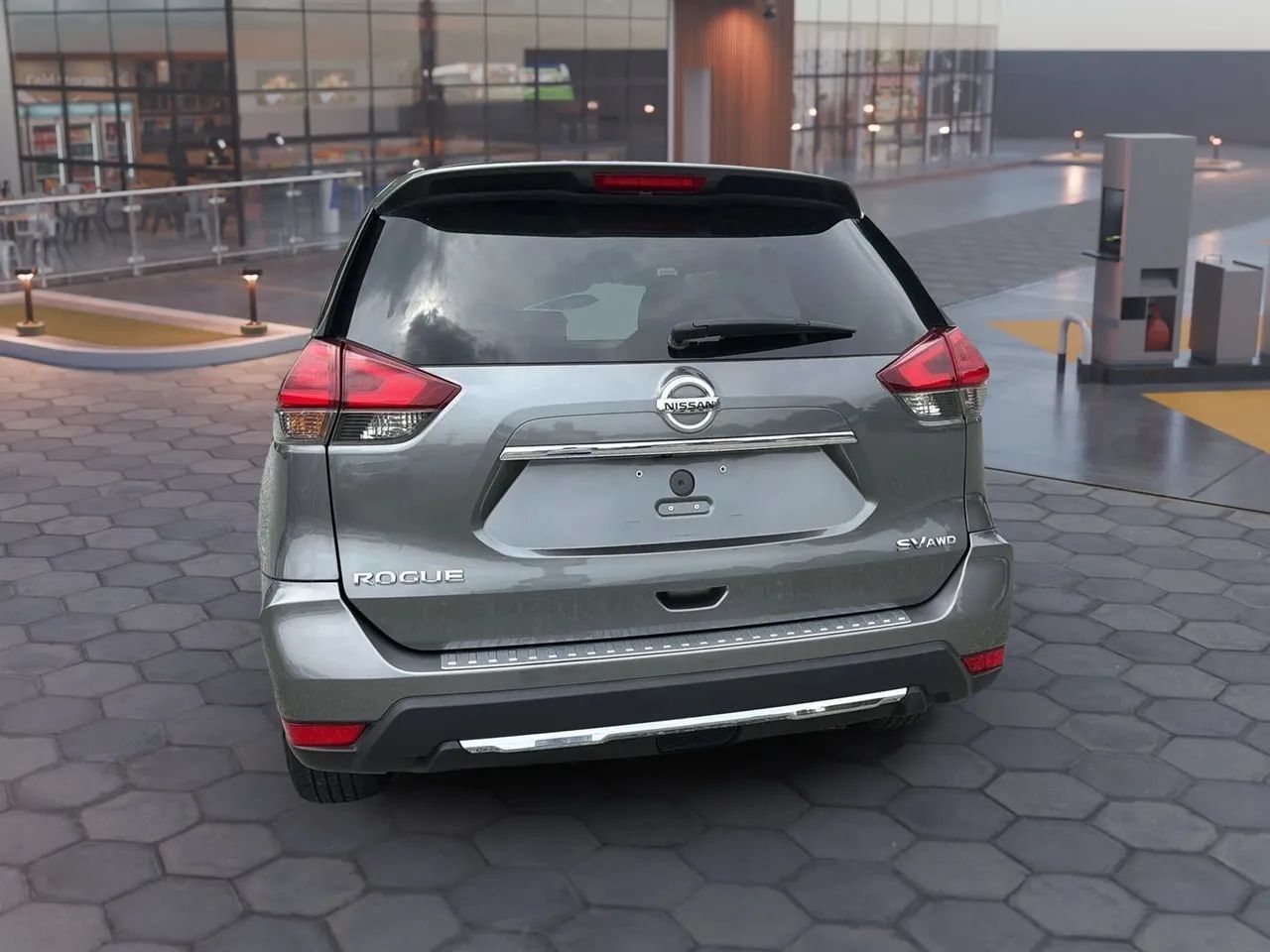 Used 2017 Nissan Rogue SV AWD/4WD image 9