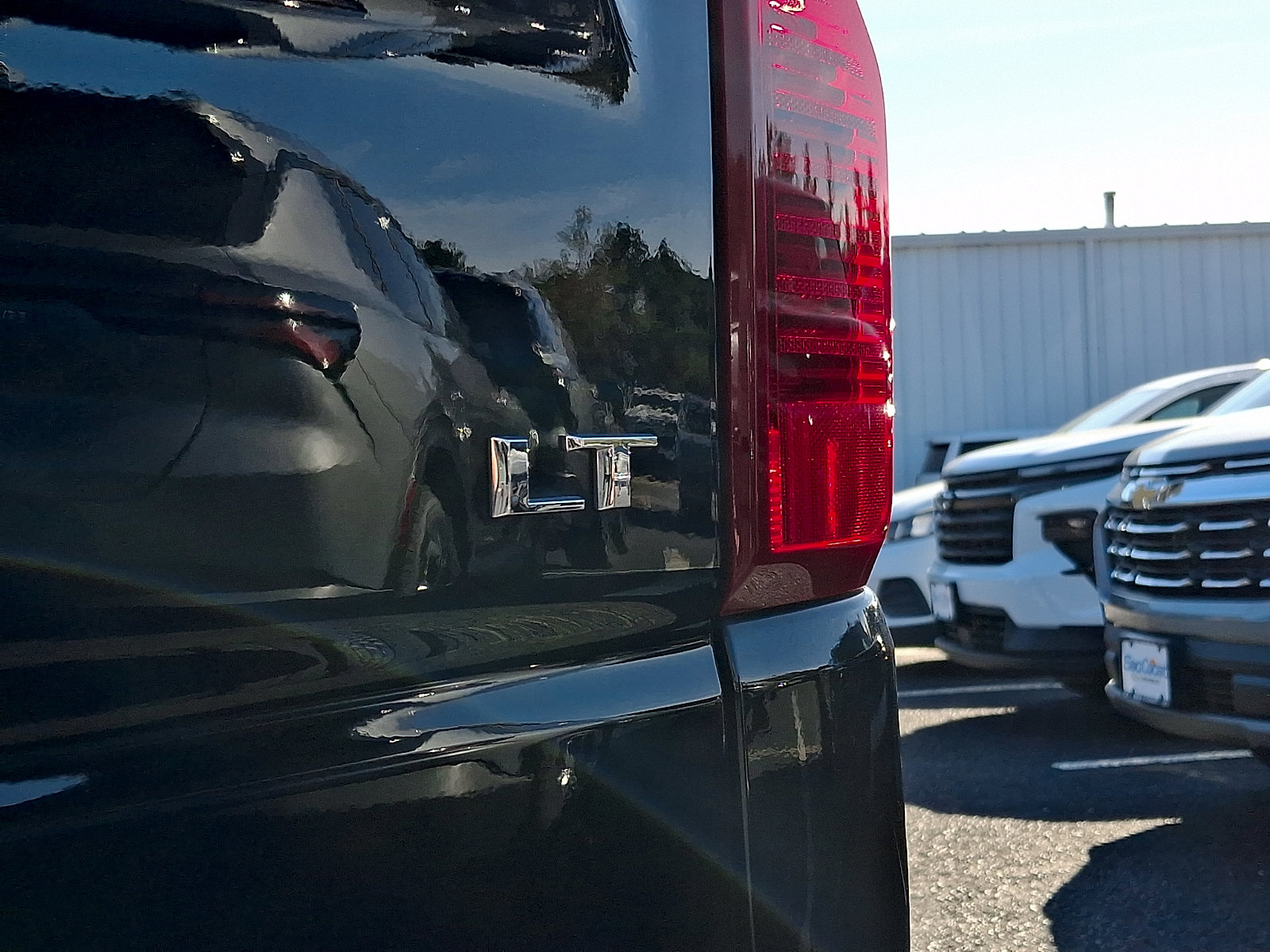 Used 2025 Chevrolet Silverado 1500 LT AWD/4WD image 30