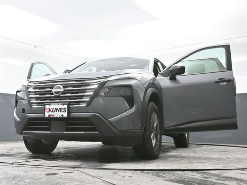 Used 2024 Nissan Rogue S image 74