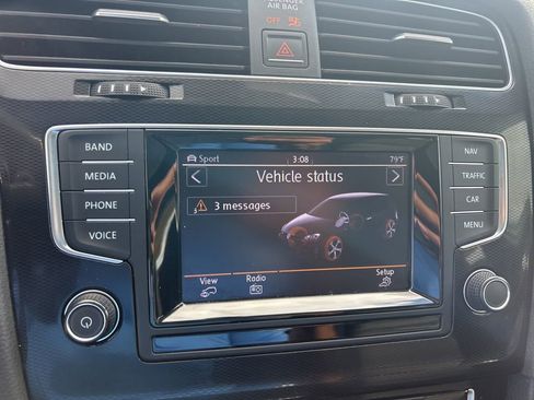 Used 2015 Volkswagen Golf 4-Door image 38