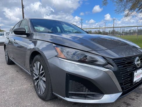 Used 2024 Nissan Altima 2.5 SV image 9