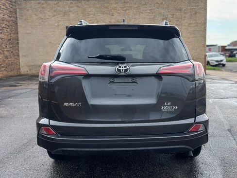 Used 2018 Toyota RAV4 LE FWD image 6