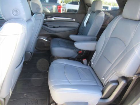 Used 2023 Buick Enclave Essence image 28