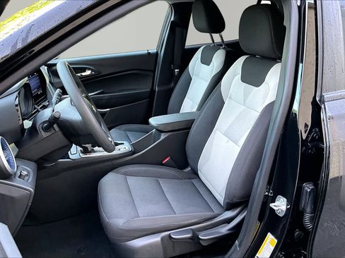 Used 2025 Chevrolet Trax LS FWD image 8