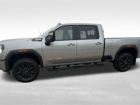Used 2025 GMC Sierra 2500 AT4 image 5
