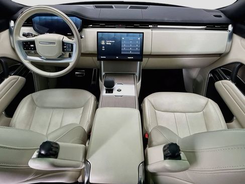 Used 2025 Land Rover Range Rover SE AWD/4WD image 13