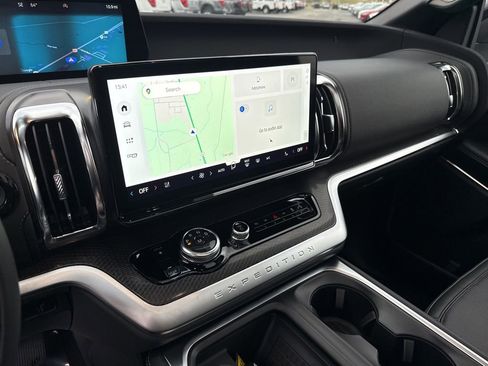 New 2025 Ford Expedition Platinum w/ Stealth Performance Package image 32