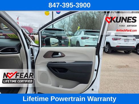 Used 2024 Chrysler Voyager LX FWD image 31
